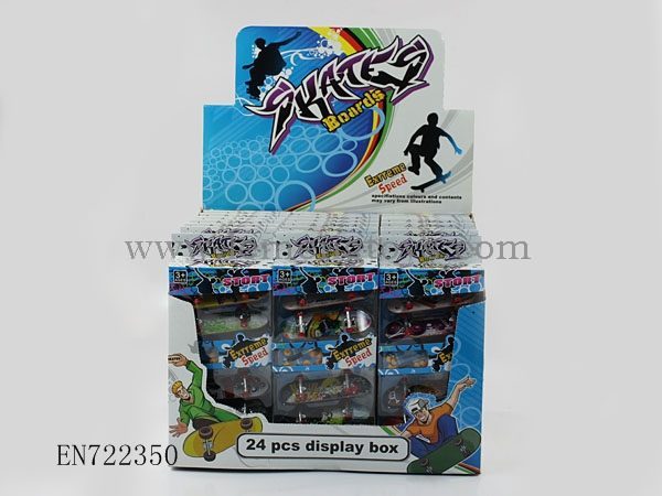 EN722350
24 Box of 27 thermal transfer finger skateboard